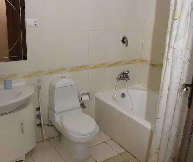 سوییت جونیور, Diplomat Luxury Furnished Apartments