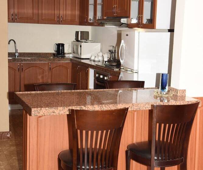 سوییت جونیور, Diplomat Luxury Furnished Apartments