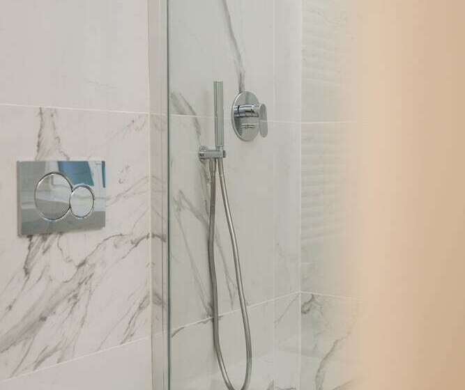 اتاق لوکس سه تخته, Trevi Elite Rome