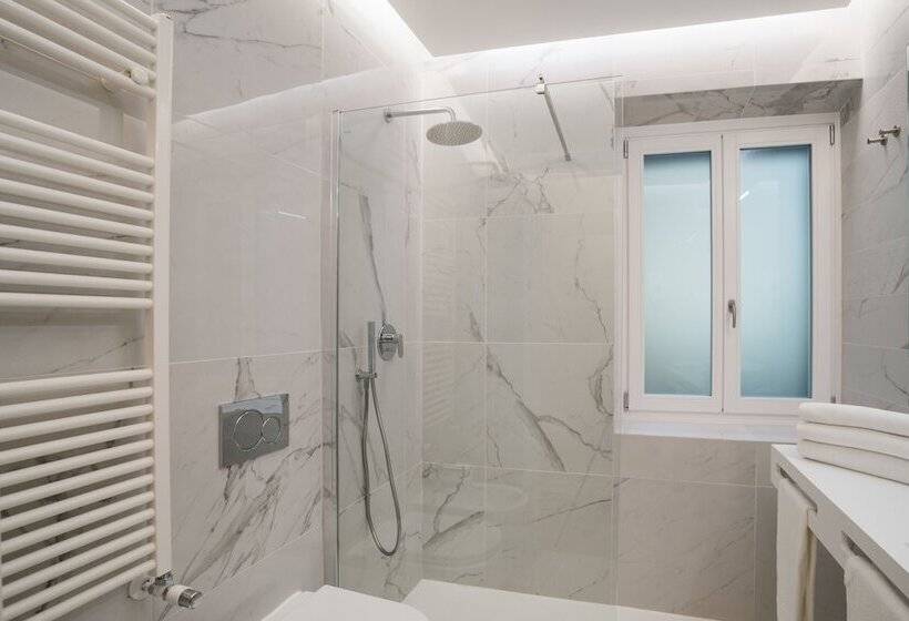 اتاق لوکس سه تخته, Trevi Elite Rome