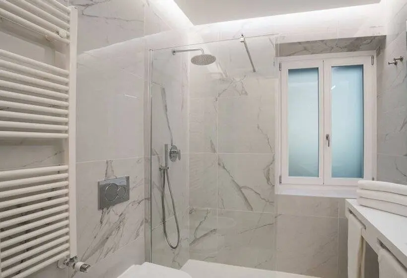 اتاق لوکس سه تخته, Trevi Elite Rome