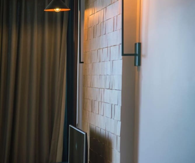 带泳池观景的豪华房, Ballena Regency