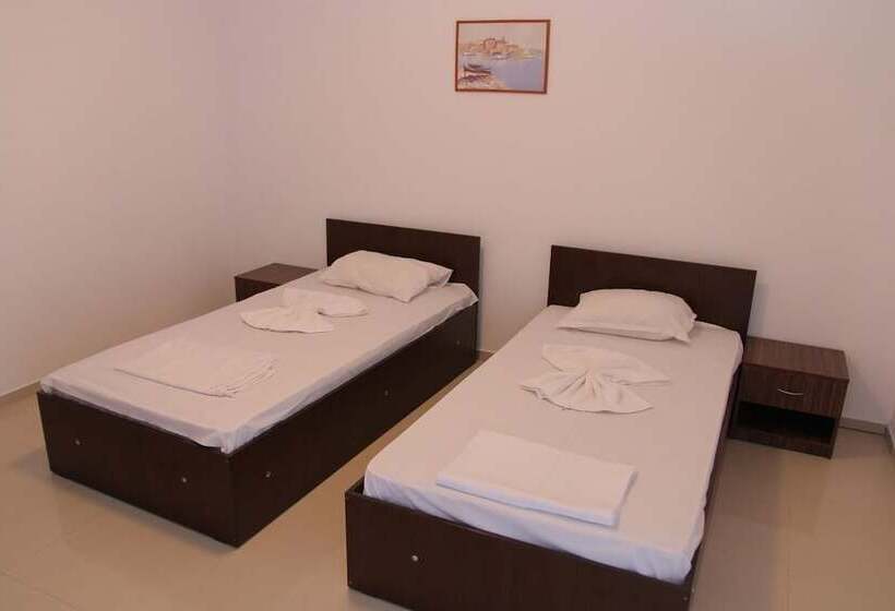 דירת חדר, Hostel Coral City