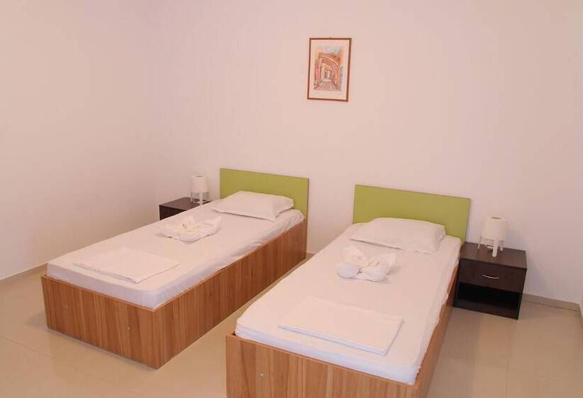 Apartamento 2 Dormitórios, Hostel Coral City