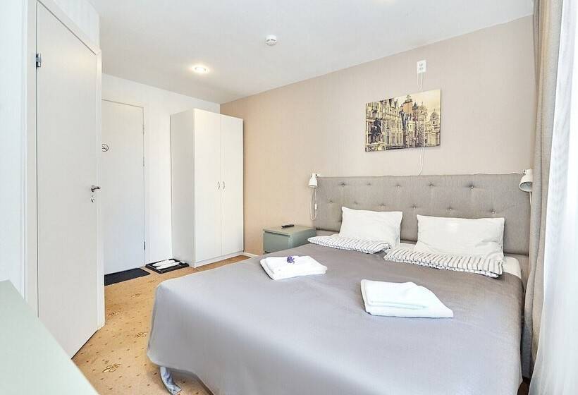 غرفة قياسية, Seven Bridges