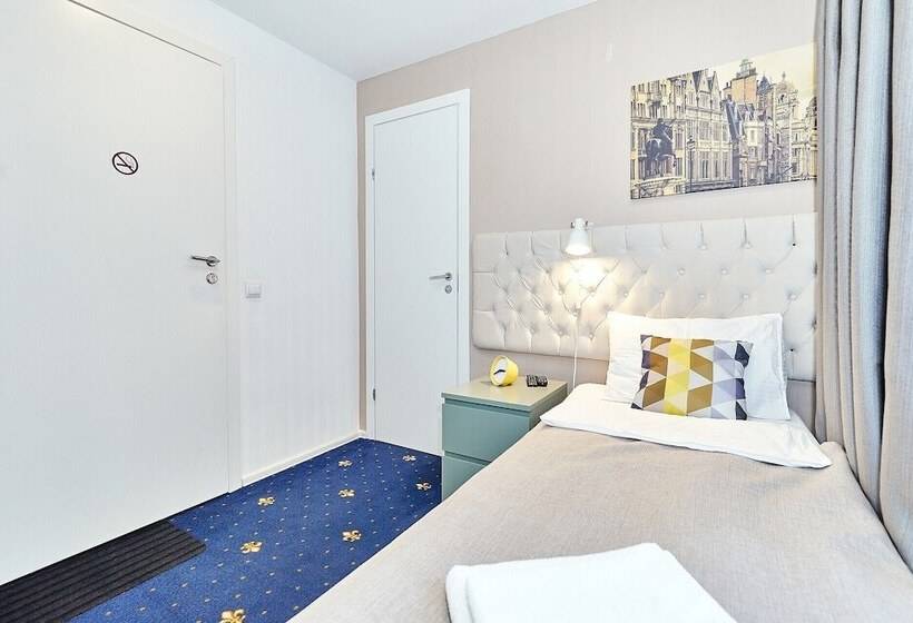 غرفة قياسية فردية, Seven Bridges