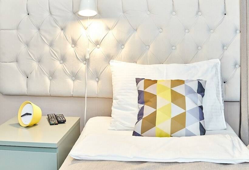 غرفة قياسية فردية, Seven Bridges