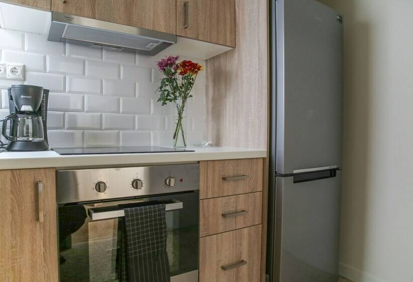 1 Sovrums Lägenhet med Balkong, Muses Residence