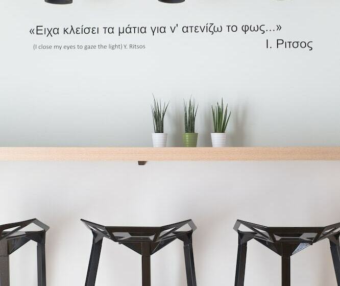 1 Sovrums Lägenhet med Balkong, Muses Residence