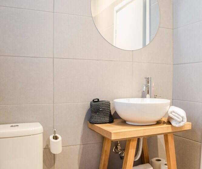 1 Sovrums Lägenhet med Balkong, Muses Residence