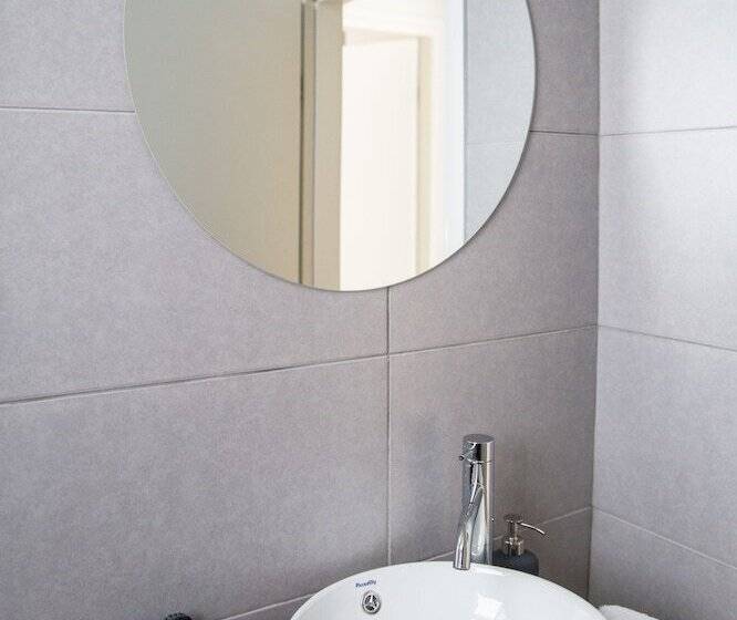 1 Sovrums Lägenhet med Balkong, Muses Residence