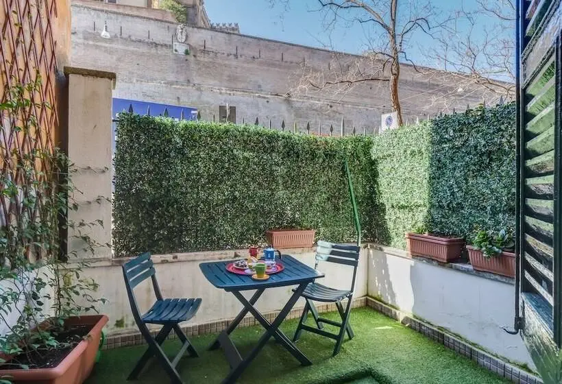 سوئیت جونیور با تراس, Allegra's House