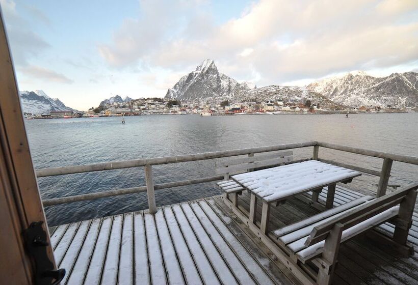 小室, Reine Rorbuer   By Classic Norway Hotels