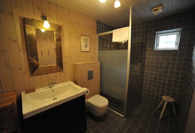 小室, Reine Rorbuer By Classic Norway Hotels