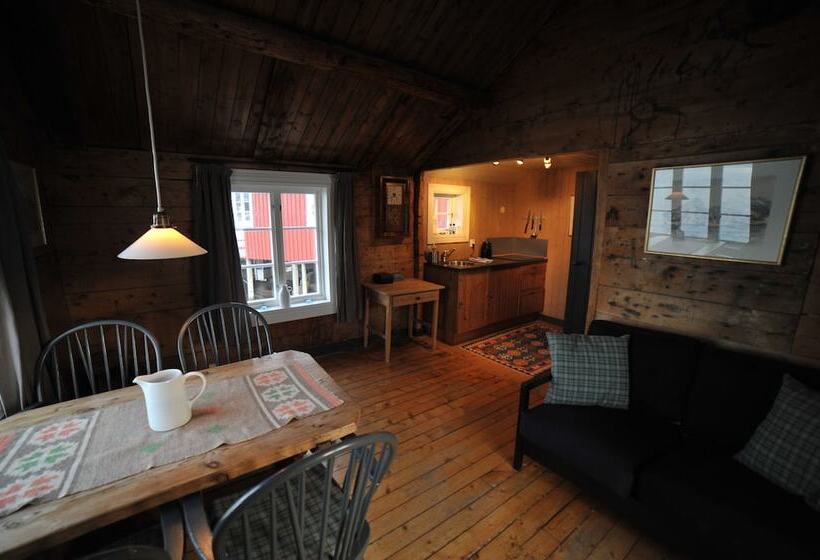 小室, Reine Rorbuer   By Classic Norway Hotels