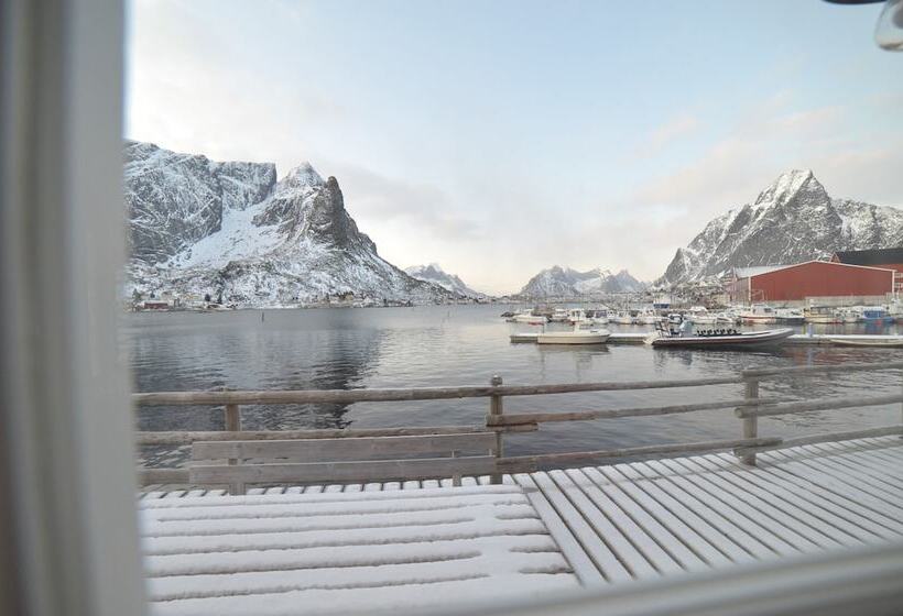 小室, Reine Rorbuer   By Classic Norway Hotels