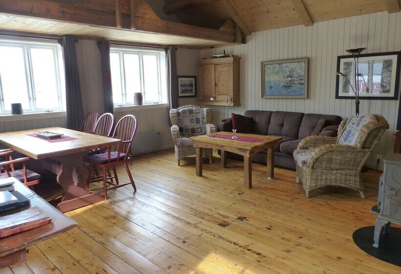 小室, Reine Rorbuer   By Classic Norway Hotels