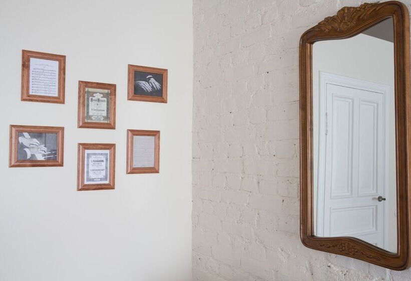 デラックスルーム, Metropolis