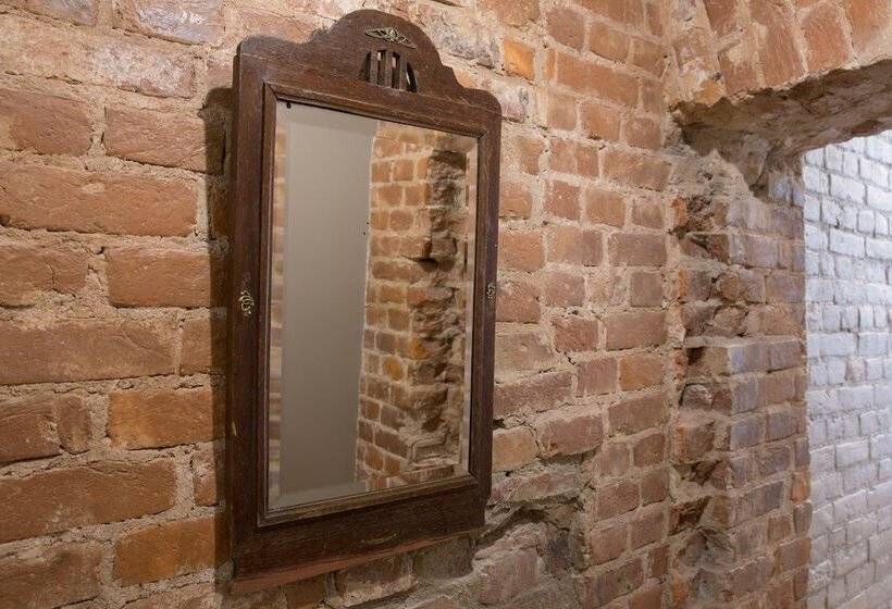 スーペリアールーム, Metropolis