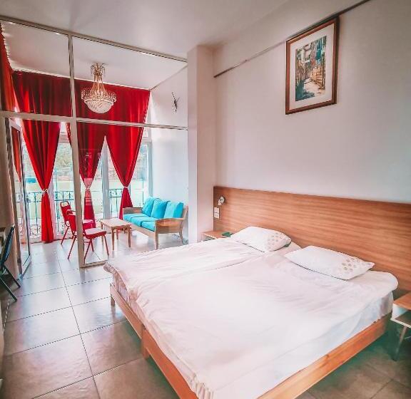 اتاق استاندارد با بالکن, Damask Rose, Lebanese Guest House