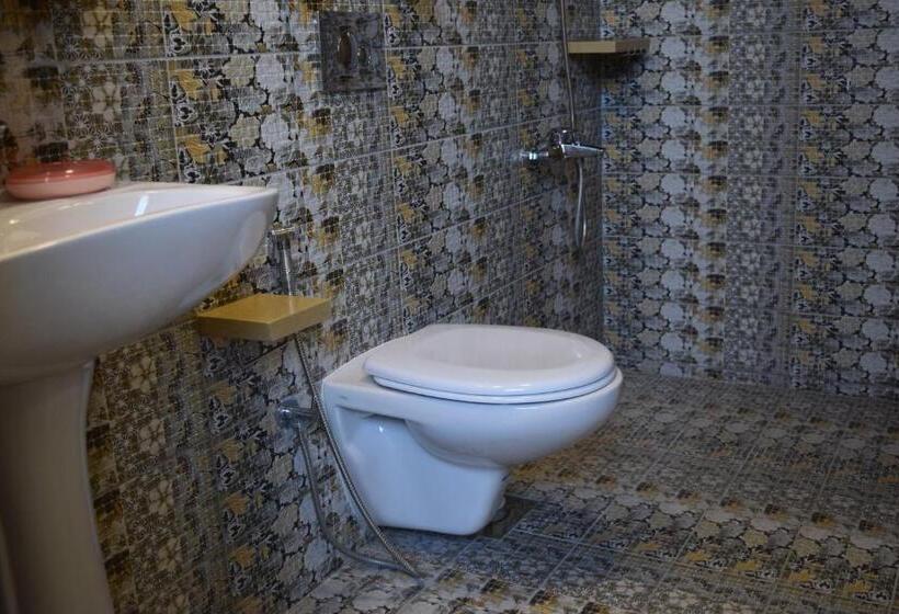 اتاق خانوادگی, Damask Rose, Lebanese Guest House
