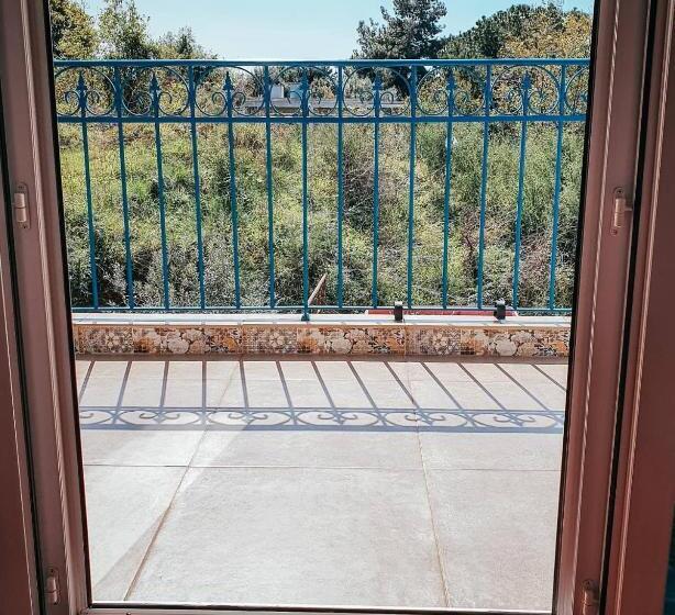 اتاق سوپریور, Damask Rose, Lebanese Guest House