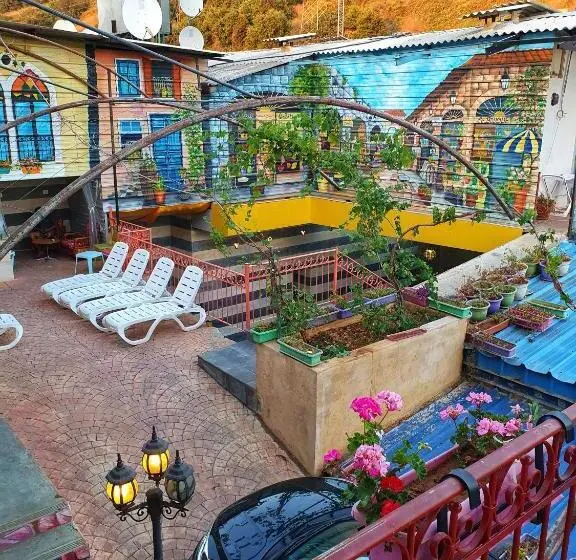 استودیوی استاندارد, Damask Rose, Lebanese Guest House
