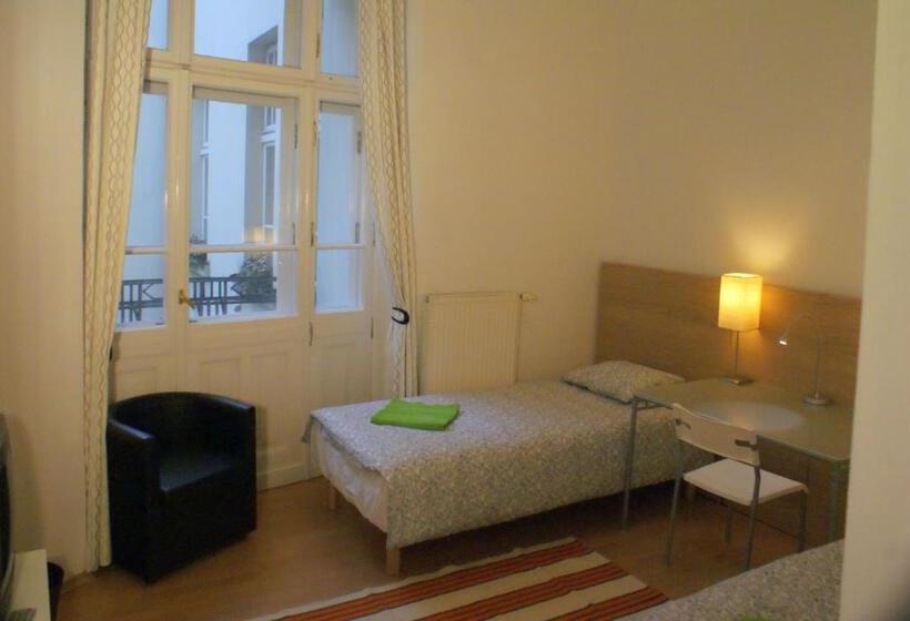 חדר סטנדרט חדר אמבטיה משותף, Central Station Hostel