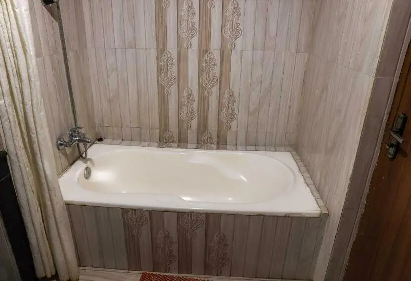 اتاق لوکس خانوادگی, Bharatpur Garden Resort