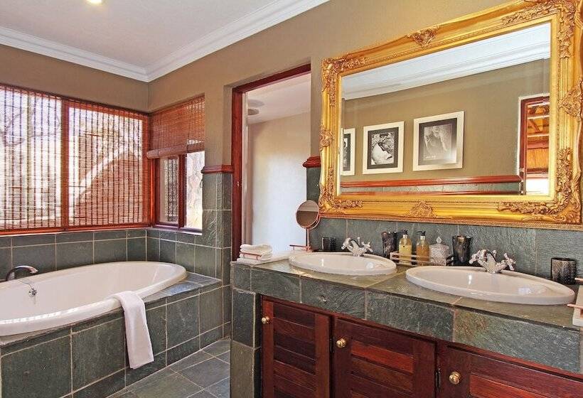 جناح ديلوكس مع إطلالة على النهر, Camp Ndlovu