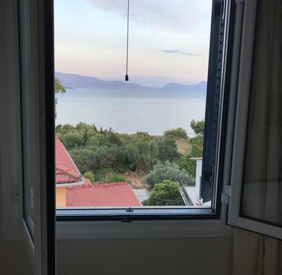 高级海景房, Ionio