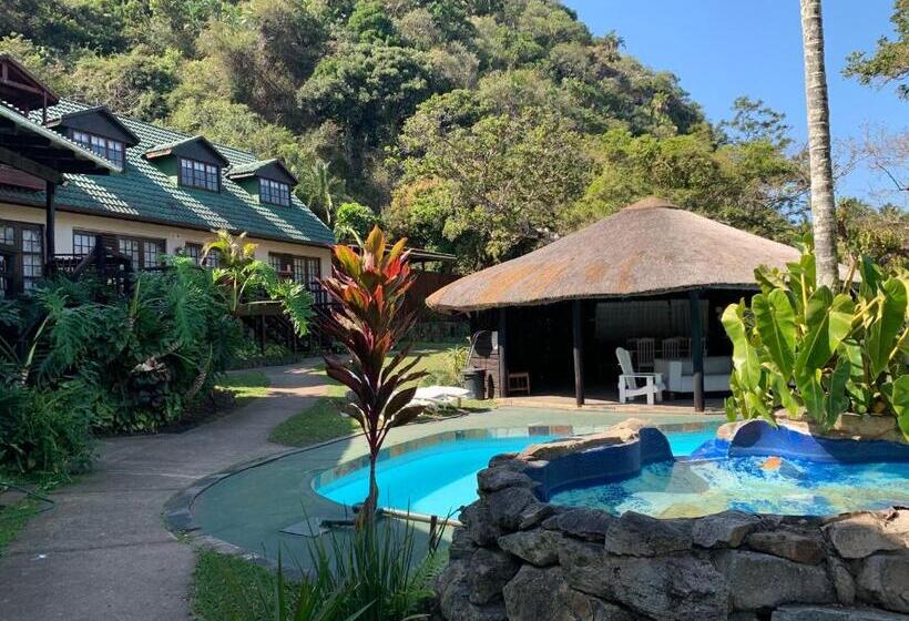 Deluxe room with river view, Umtamvuna River Lodge