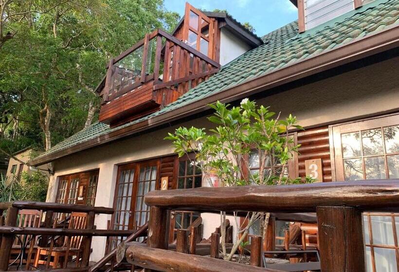 Deluxe room with river view, Umtamvuna River Lodge