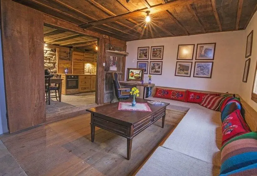 ４ベッドルームハウス, Karashka   Vacation Home