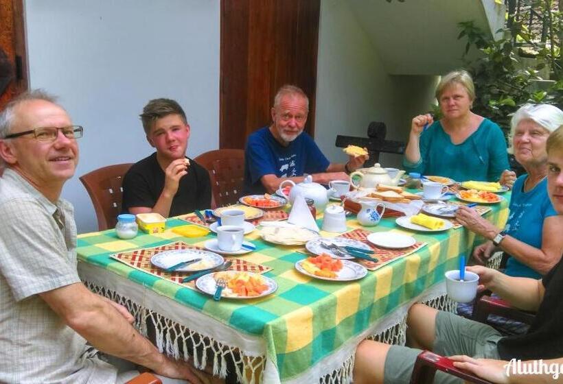 اتاق لوکس, Aluthgedara Guest House