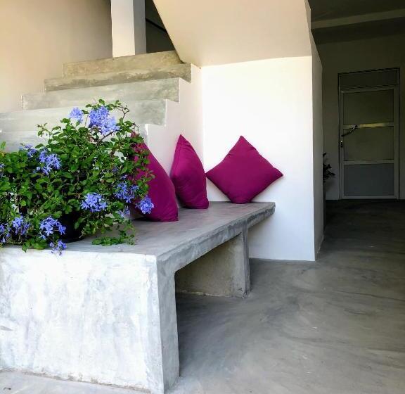 اتاق لوکس, Aluthgedara Guest House