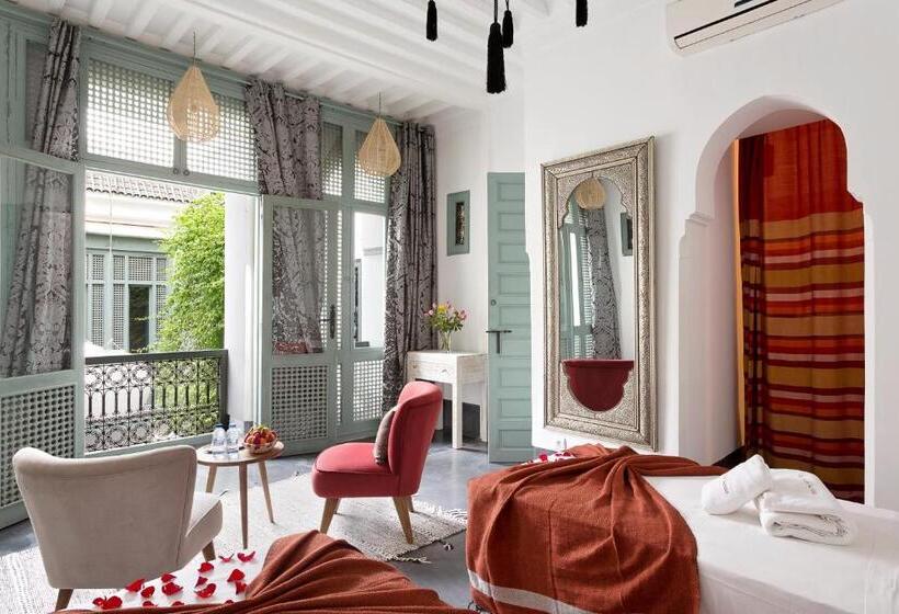 سوییت لوکس, Riad Dar Nakous