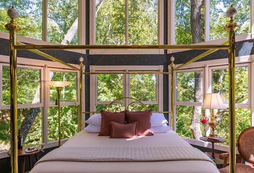 سوییت, Arsenic And Old Lace Bed & Breakfast Inn