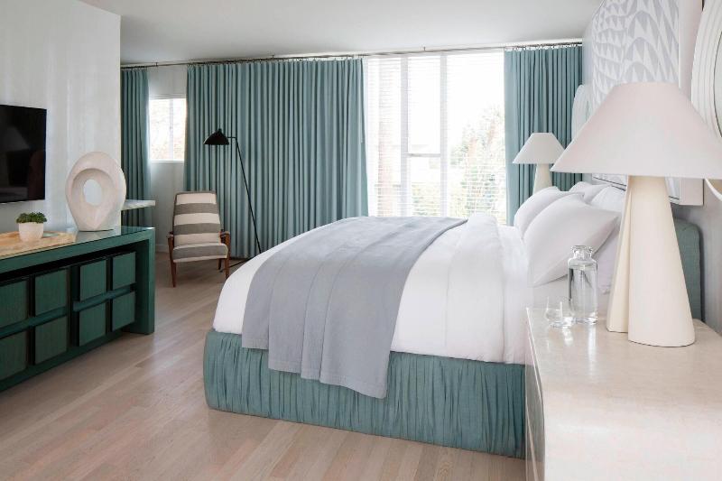주니어 스위트 킹사이즈 침대, Avalon Hotel Beverly Hills, A Member Of Design Hotels