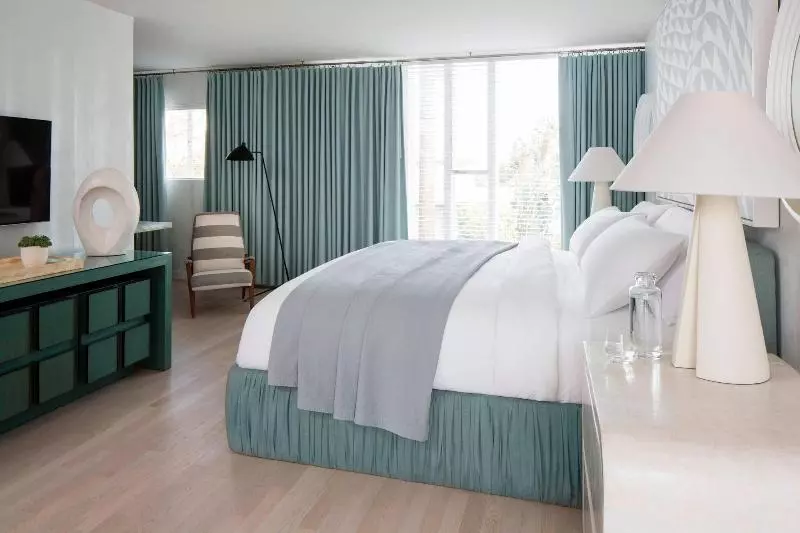 سوئیت جونیور با تخت بزرگ, Avalon Hotel Beverly Hills, A Member Of Design Hotels