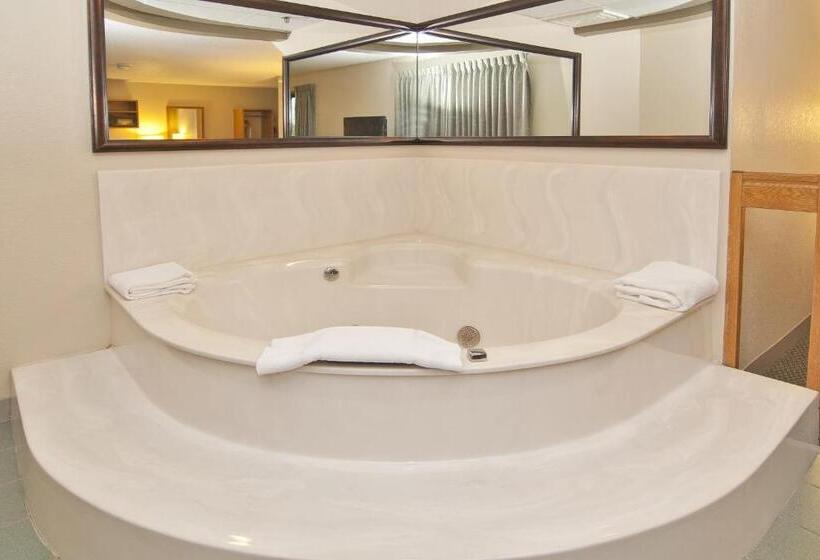 Deluxe Suite King-Size Franciággyal, Boarders Inn & Suites By Cobblestone Hotels   Faribault