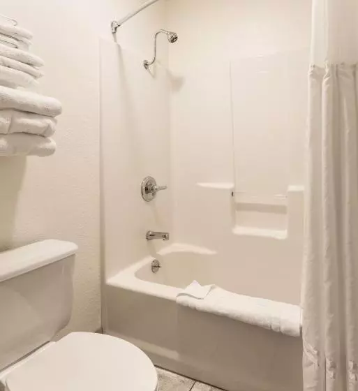 اتاق استاندارد با تخت بزرگ, Brookwood Inn Branson