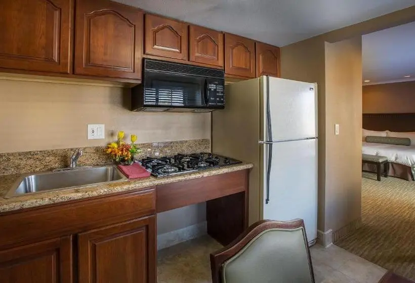 Deluxe Suite King Bed, Coast Burbank