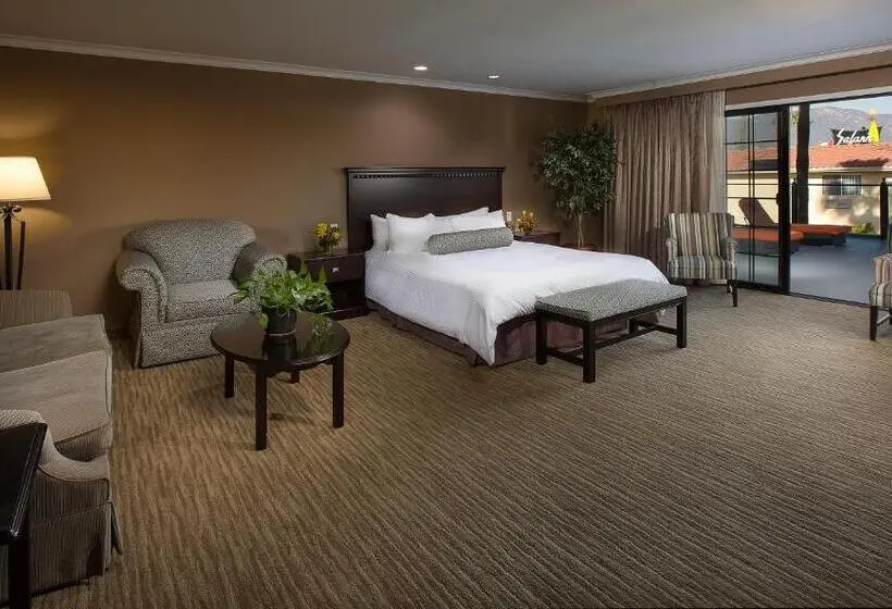 Deluxe Suite King Bed, Coast Burbank
