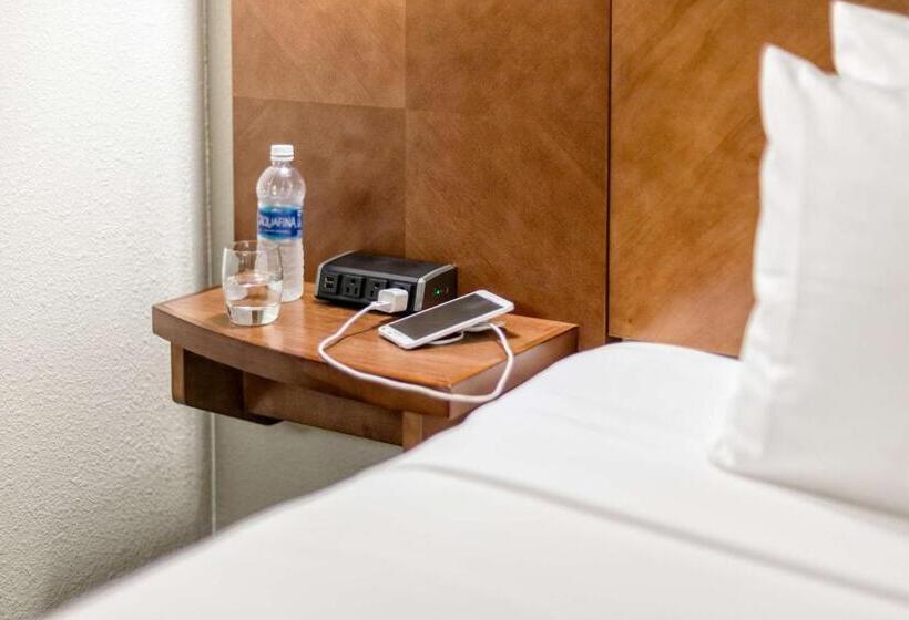 带2个双人床的标准工作室, Hyatt Place Nashville Franklin Cool Springs