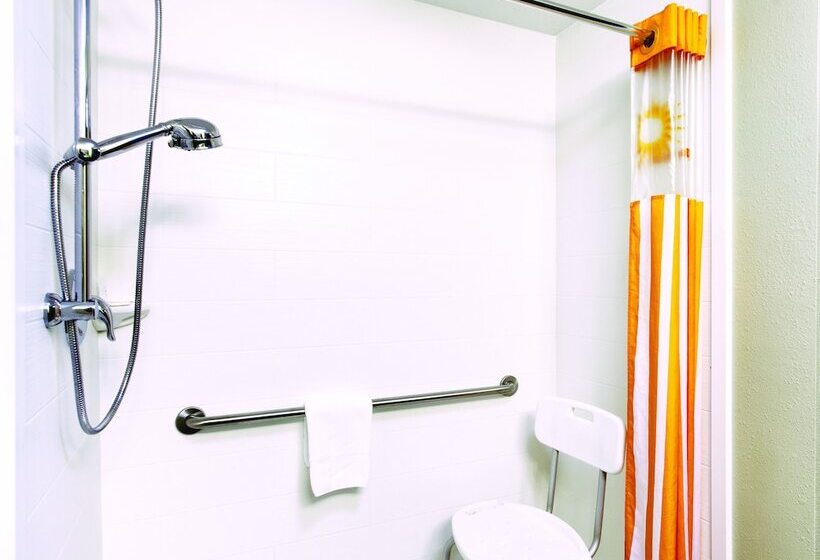 جناح لذوى الاحتياجات الخاصة, La Quinta By Wyndham Bonita Springs Naples North