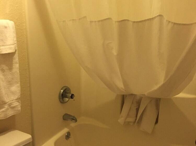 带2个双人床的标准工作室, Quality Inn