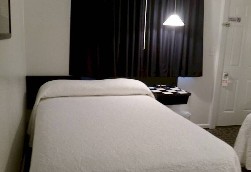 חדר משפחתי, Rocket Motel