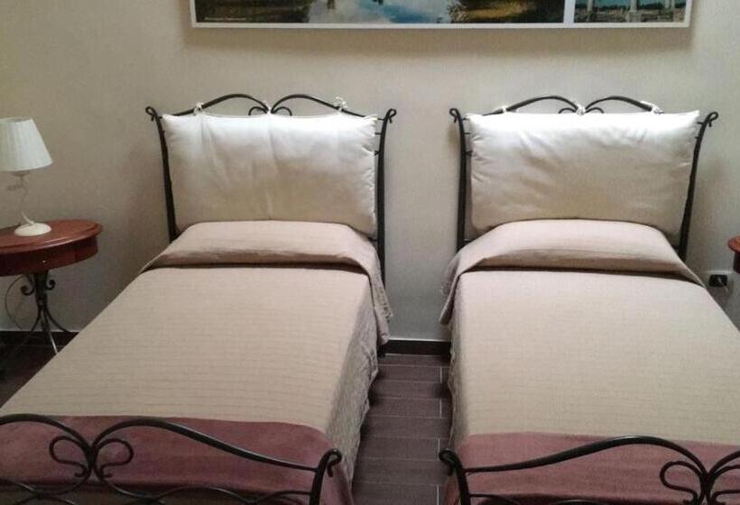 اتاق استاندارد سه نفره, Domus Al Corso Con Servizio B&b