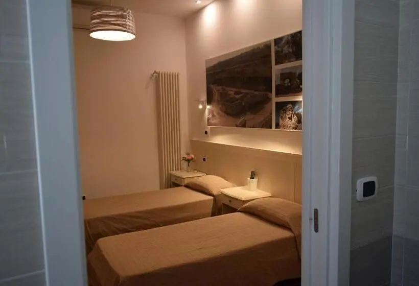 エコノミートリプルルーム, Domus Al Corso Con Servizio B&b